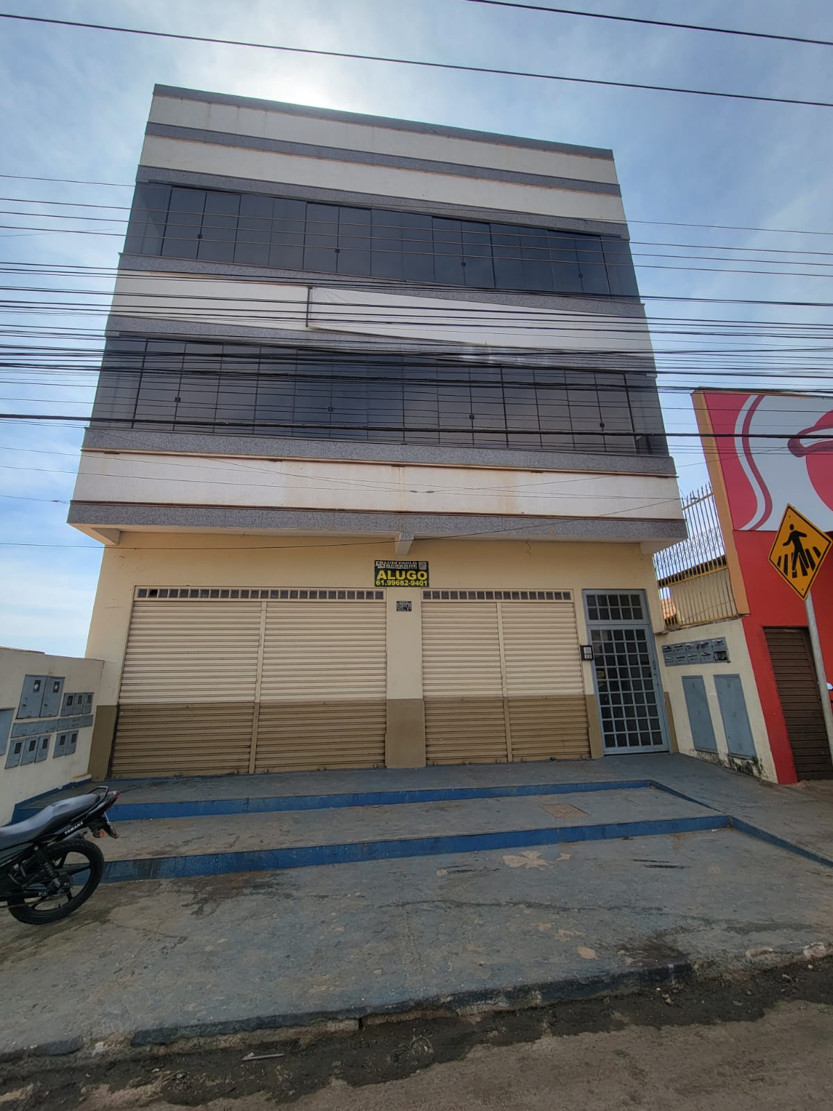 Fachada do prédio comercial onde fica o studio, na Avenida Alfredo Nasser